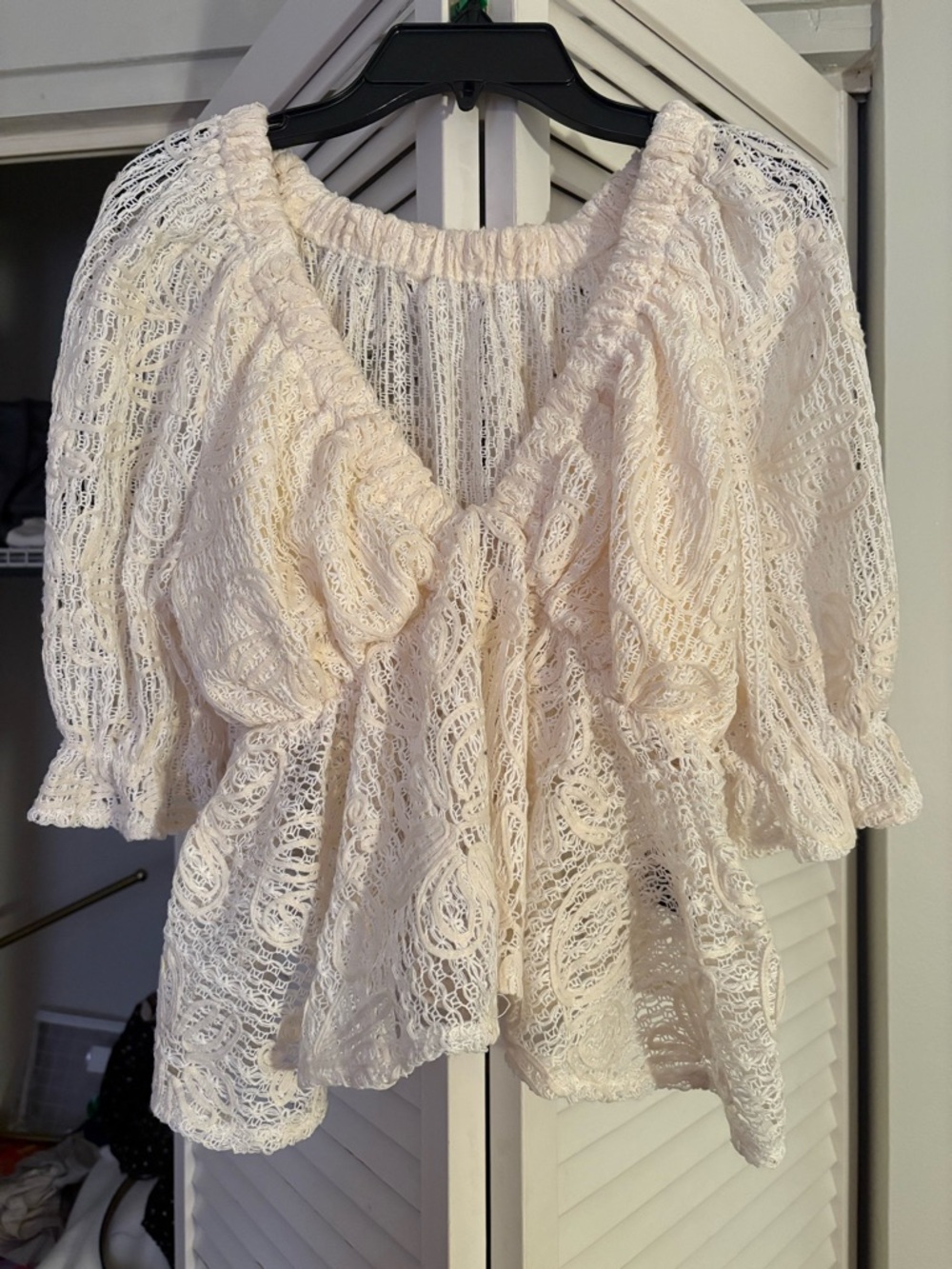 Beautiful lace embroidered v-neck shirt size large.
